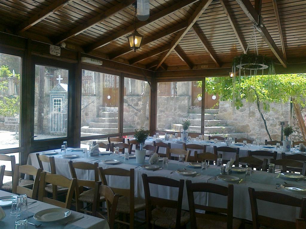 Pyrgos Houses And Restaurant Avgonima Екстер'єр фото